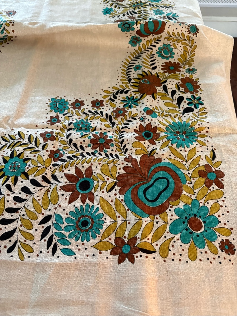 New with Tags Pristine Deadstock Vintage 54 inch Linen Tablecloth Fallani & Cohn